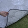 koc-piknikowy-Wild-Land-material-od-spodu-odporny-na-wode.webp