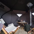 jurta-zimowa-Wild-Land-Ice-Hub-500-sporo-miejsca-w-srodku-na-krzesla-kominek-i-inne.webp