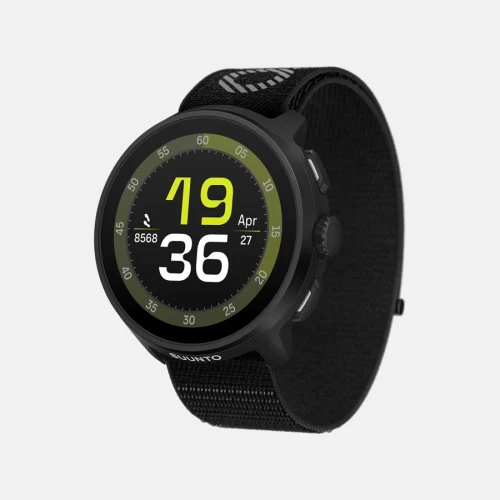 suunto-run-all-black-perspective-quarter-1600x1600px.webp