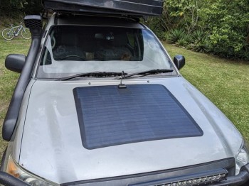 Panel solarny na maskę - Toyota Hilux 6th 7th (1997-2015) Lensun 90W
