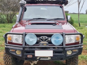 Panel solarny na maskę - Toyota Land Cruiser 70 Sereis VDJ76 Lensun 85W