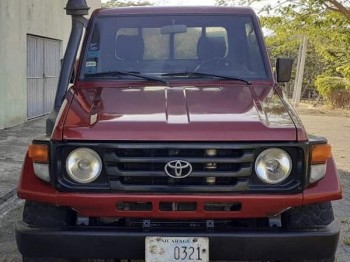 Panel solarny na maskę - Toyota Land Cruiser 75 Series HZJ75 Lensun 70W