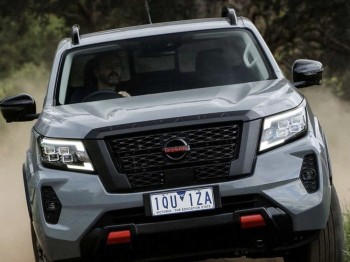 Panel solarny na maskę - Nissan Navara (2021-) Lensun 65W Bonnet/Hood Solar Panel