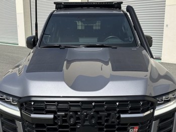 Panel solarny na maskę - Toyota Land Cruiser 300 LC300 Lensun 110W