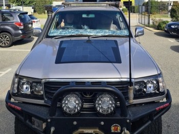 Panel solarny na maskę - Toyota Land Cruiser 105 Series Lensun 100W