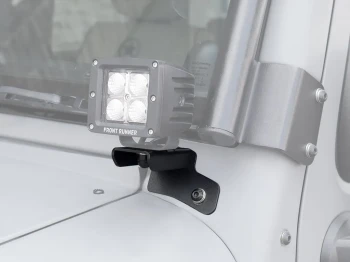 Uchwyty lampy roboczej na słupki szyby Jeep Wrangler JK/JKU - Front Runner