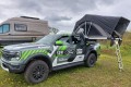zabudowa-bed-rack-Ford-Raptor-2022--niska-widok-z-namiotem-na-zabudowie.jpg