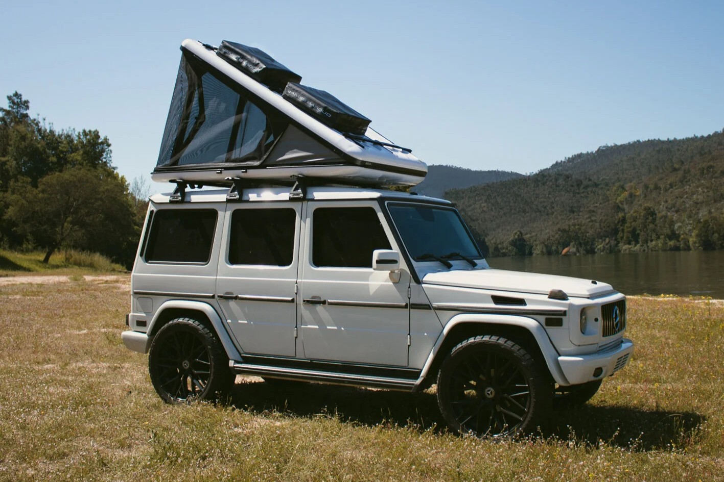 Jasne, że ciemny. Jaki kolor namiotu dachowego wybrać?